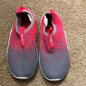 Girls Speedo Knitted Water Shoes size 11 EUC